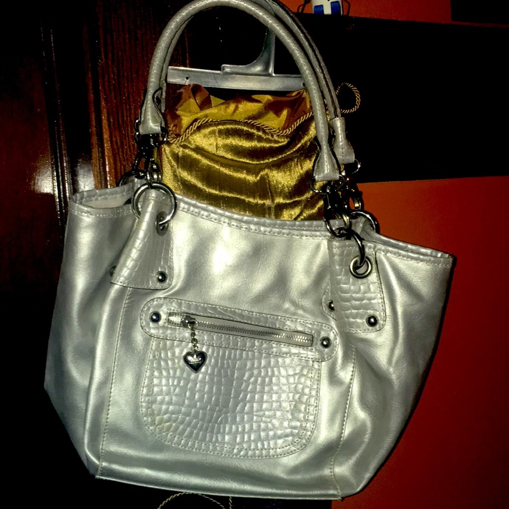 KA-UTE Silver Kathryn Van Zeeland Hobo😍😍😍